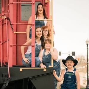 Meet your Posher, Dana